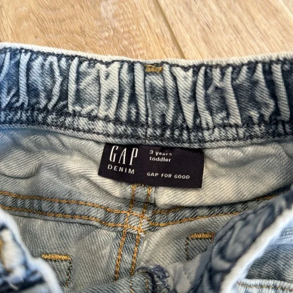 Boys 3T Gap shorts - Picture 3 of 3